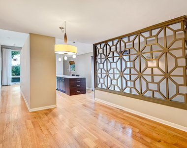 809 N Madison Street - Photo Thumbnail 8