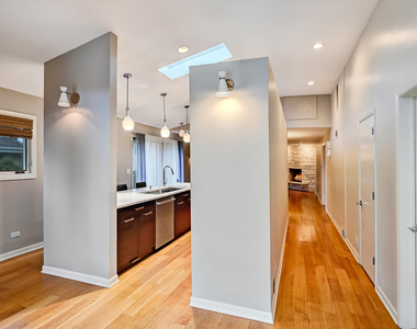 809 N Madison Street - Photo Thumbnail 4