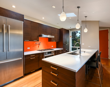 809 N Madison Street - Photo Thumbnail 7
