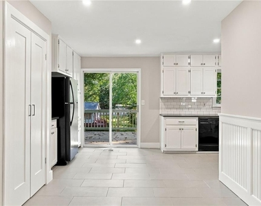 751 Smithstone Road Se - Photo Thumbnail 8