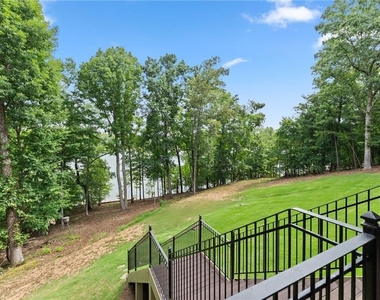 2819 Ne Point Overlook - Photo Thumbnail 2
