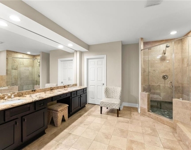 2819 Ne Point Overlook - Photo Thumbnail 54