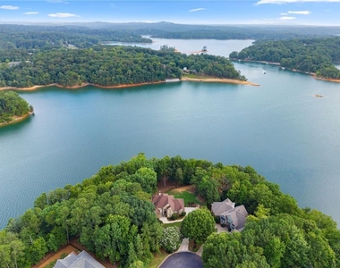 2819 Ne Point Overlook - Photo Thumbnail 3