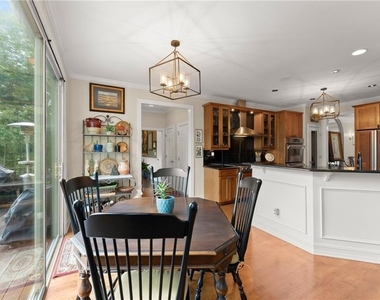 2819 Ne Point Overlook - Photo Thumbnail 16