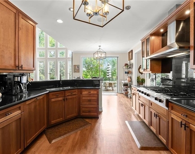 2819 Ne Point Overlook - Photo Thumbnail 22