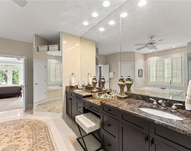 2819 Ne Point Overlook - Photo Thumbnail 32