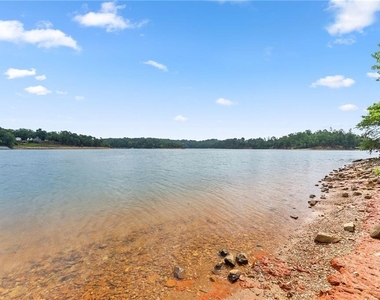 2819 Ne Point Overlook - Photo Thumbnail 8