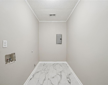 569 Lawton Street Sw - Photo Thumbnail 17