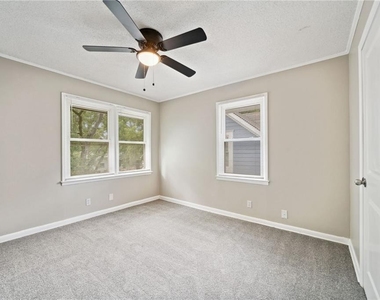 569 Lawton Street Sw - Photo Thumbnail 13