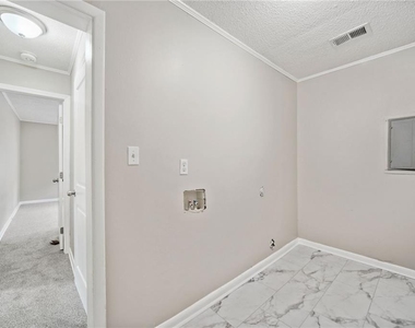 569 Lawton Street Sw - Photo Thumbnail 15