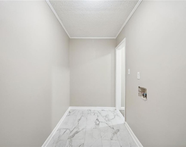 569 Lawton Street Sw - Photo Thumbnail 16