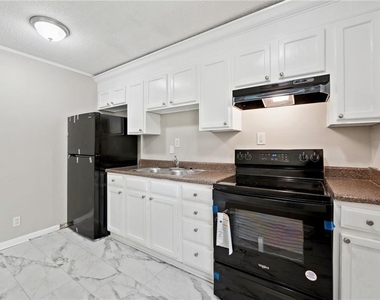 569 Lawton Street Sw - Photo Thumbnail 8