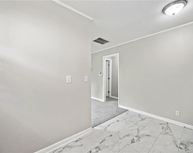 569 Lawton Street Sw - Photo Thumbnail 9