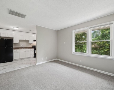 569 Lawton Street Sw - Photo Thumbnail 6