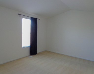 131 Bristol Lane - Photo Thumbnail 10