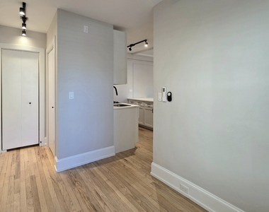 2748 N Hampden Court - Photo Thumbnail 9