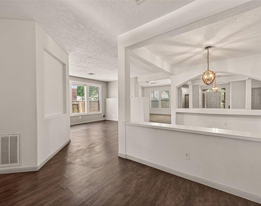6606 Belmont Bend - Photo Thumbnail 5