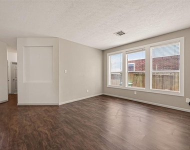 6606 Belmont Bend - Photo Thumbnail 10