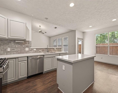 6606 Belmont Bend - Photo Thumbnail 25