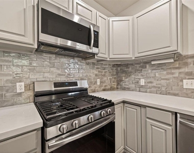 6606 Belmont Bend - Photo Thumbnail 24