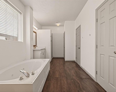 6606 Belmont Bend - Photo Thumbnail 38