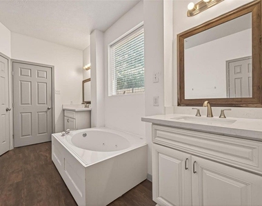 6606 Belmont Bend - Photo Thumbnail 39