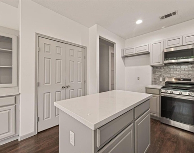 6606 Belmont Bend - Photo Thumbnail 22