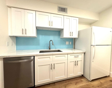 9809 Richmond Avenue - Photo Thumbnail 2