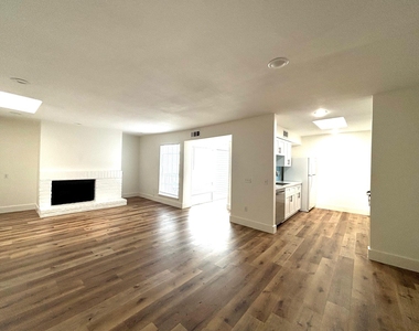 9809 Richmond Avenue - Photo Thumbnail 3
