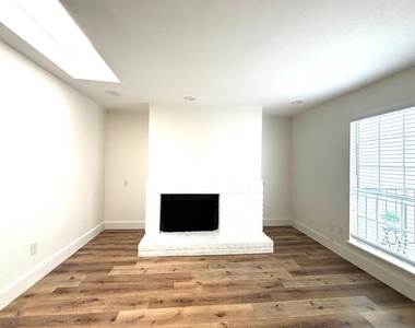9809 Richmond Avenue - Photo Thumbnail 4