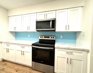 9809 Richmond Avenue - Photo Thumbnail 1