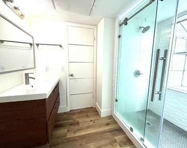9809 Richmond Avenue - Photo Thumbnail 7