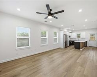 8412 Darien St Unit B - Photo Thumbnail 6