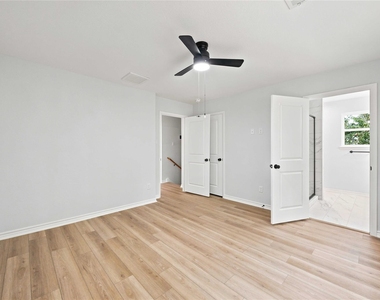 2024 Hampton Street - Photo Thumbnail 11