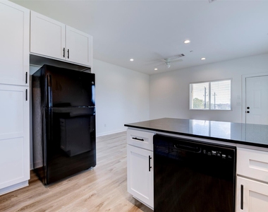 175 W 6th Street - Photo Thumbnail 11