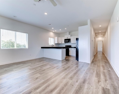 175 W 6th Street - Photo Thumbnail 8