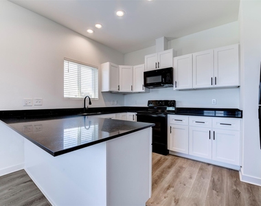 175 W 6th Street - Photo Thumbnail 9