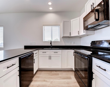 175 W 6th Street - Photo Thumbnail 10