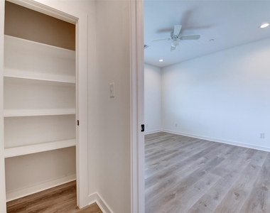 175 W 6th Street - Photo Thumbnail 18