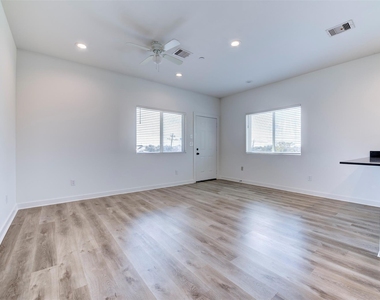 175 W 6th Street - Photo Thumbnail 7