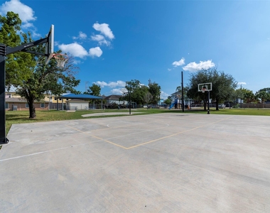175 W 6th Street - Photo Thumbnail 27