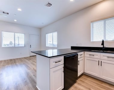 175 W 6th Street - Photo Thumbnail 12