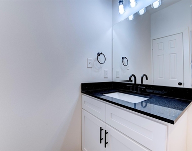 175 W 6th Street - Photo Thumbnail 17