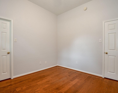 2811 Rayburn Ridge Drive - Photo Thumbnail 18