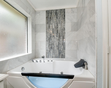 2811 Rayburn Ridge Drive - Photo Thumbnail 23