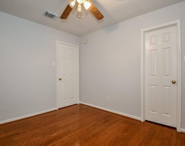 2811 Rayburn Ridge Drive - Photo Thumbnail 14