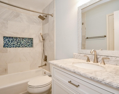 2811 Rayburn Ridge Drive - Photo Thumbnail 15