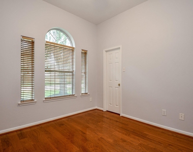 2811 Rayburn Ridge Drive - Photo Thumbnail 17