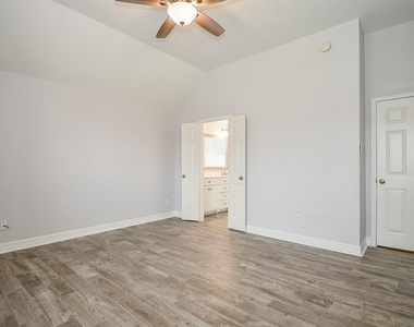 2811 Rayburn Ridge Drive - Photo Thumbnail 21