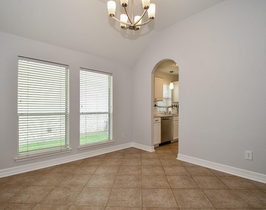 2811 Rayburn Ridge Drive - Photo Thumbnail 7